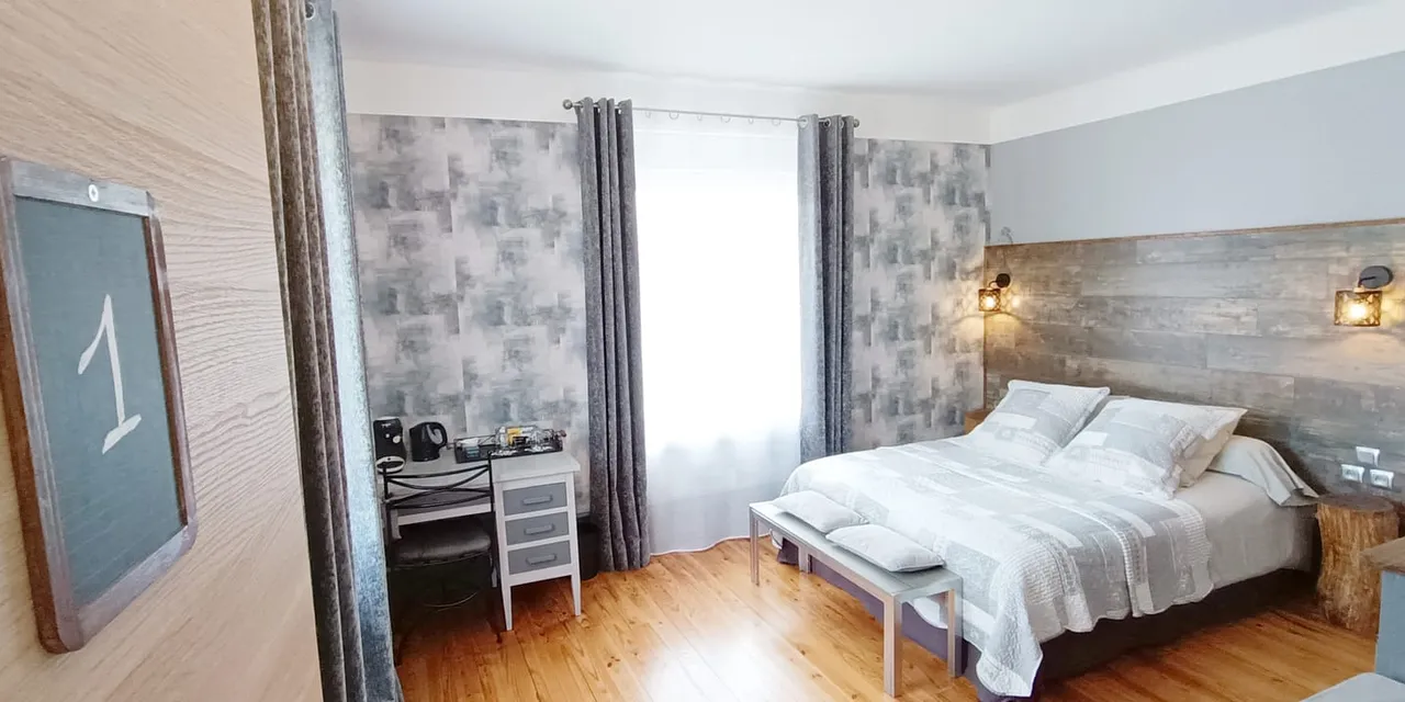 Chambre confort n°1 Grande salle de bains 